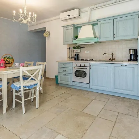 Amazing Apartment In Pula With Wifi *