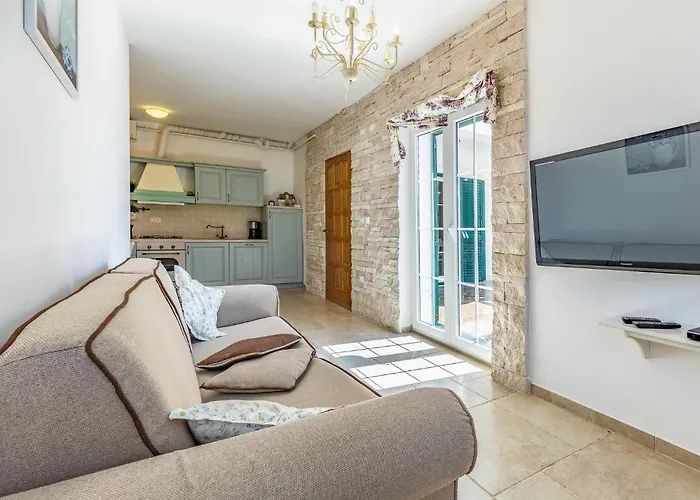 Amazing Apartment In Pula With Wifi *