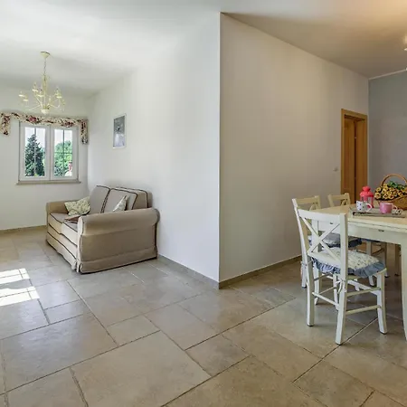 شقة 2 Bedroom Cozy Apartment In Pula *