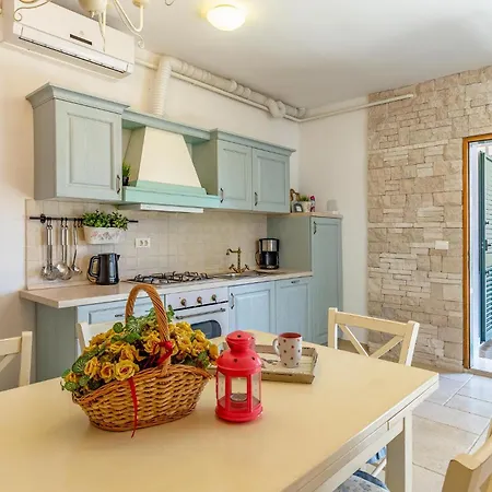 2 Bedroom Cozy Apartment In Pula شقة *